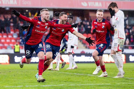 Östers Chriss-Albin Mörfelt och Alibek Aliev jublar efter mål 1-1