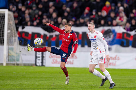 Östers Ivan Kricak och Degerfors Adi Fisic