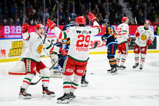 Moras Johan Persson jublar