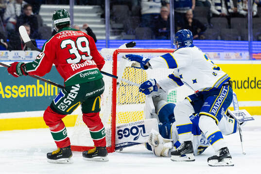 Frölundas Mikael Ruohomaa sätter avgörande 3-2 i mål