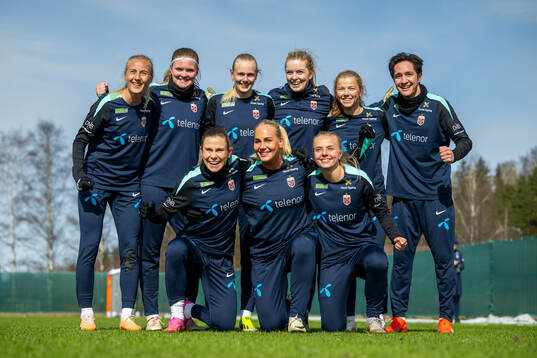  Anja Sønstevold, Signe Gaupset, Karina Sævik, goalkeeper Guro Pettersen and Justine Kielland. Front left: Emilie Bosshard Haavi, Cathinka Tandberg and Emilie Woldvik.