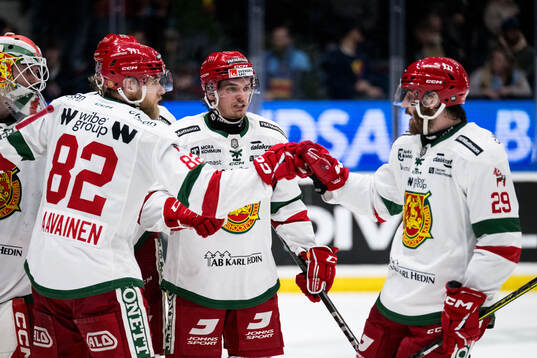 Moras Roope Laavainen och Johan Persson jublar