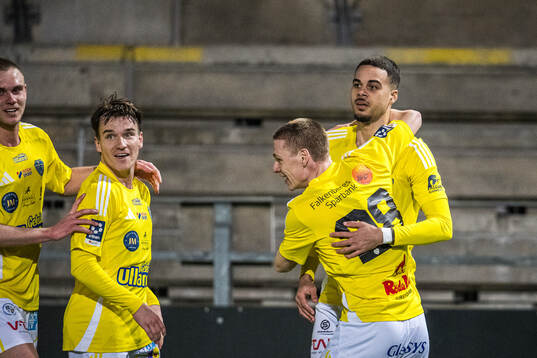 Falkenbergs FFs Leonardo Farah Shahin jublar efter 2-0