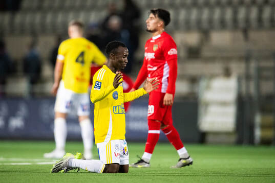 Falkenbergs FFs Wanbe Godwin Aguda jublar efter slutsignalen
