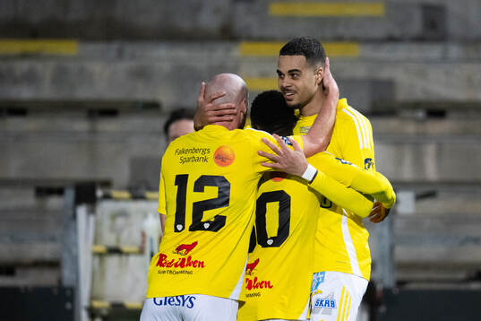 Falkenbergs FFs Isaac Shears, Christoffer Carlsson och Wanbe Godwin Aguda jublar