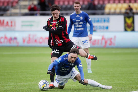 Östersunds Jamie Ryan Hopcutt och Trelleborgs Felix