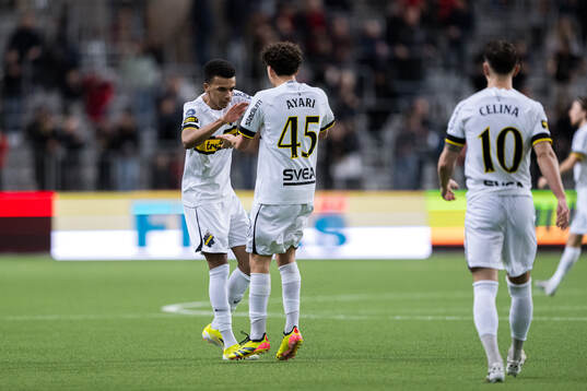AIKs Rui Modesto och Taha Ayari jublar efter 1-1