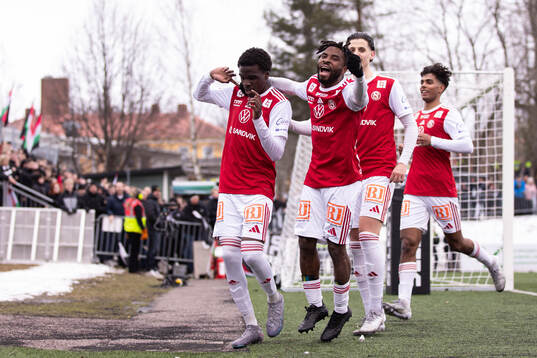 Sandvikens IFs Calvin Kabuye jublar