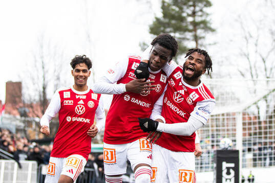 Sandvikens IFs Calvin Kabuye jublar