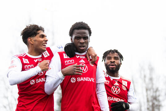 Sandvikens IFs Calvin Kabuye jublar