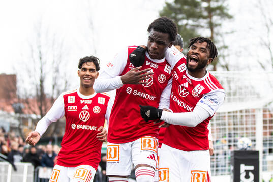 Sandvikens IFs Calvin Kabuye jublar