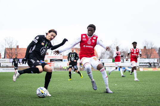 Örebros Adam Bark och Sandvikens IFs Calvin Kabuye