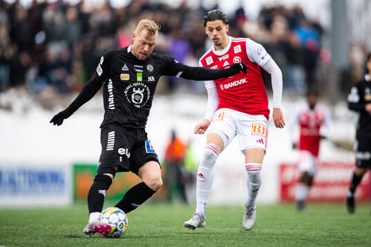 Örebros Sebastian Crona och Sandvikens IFs Alexandar Mutic