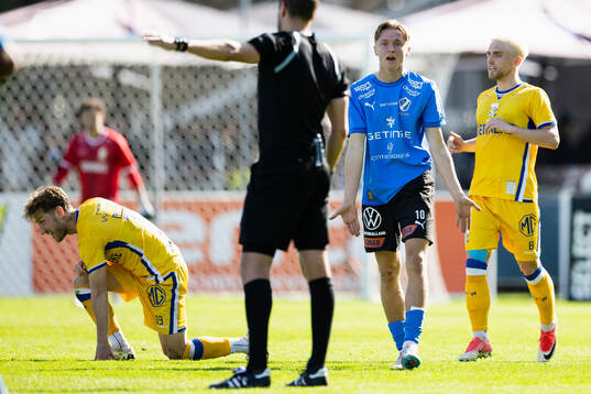 Halmstads Albin Ahlstrand reagerar