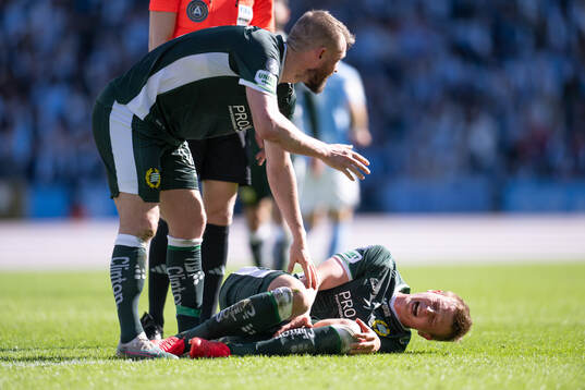 Hammarbys Frederik Winther har ont