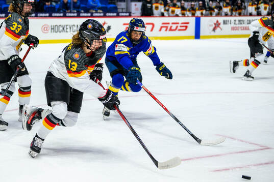 Luisa Welcke of Germany and Sofie Lundin of Sweden