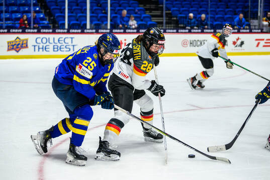 Lina Ljungblom of Sweden and Katarina Jobst-Smith of Germany