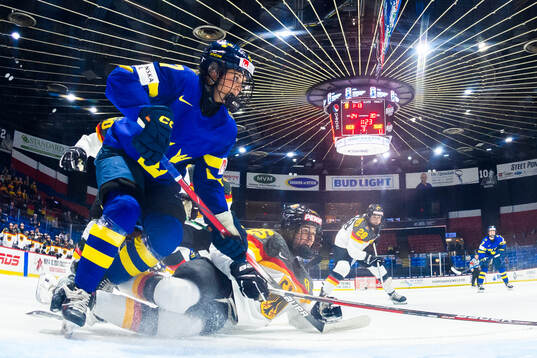 Sofie Lundin of Sweden and Laura Kluge of Germany