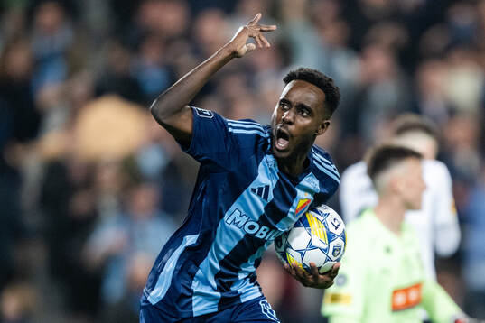 Djurgårdens Tokmac Nguen jublar