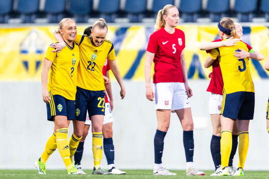 Alva Selerud and Emma Pennsäter of Sweden celebrate