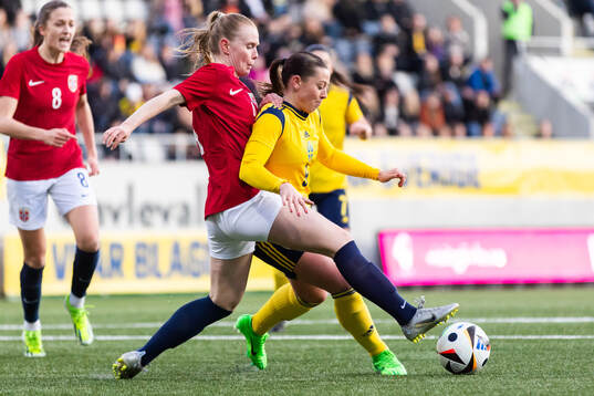 Malin Brenn of Norway and Cornelia Kapocs of Sweden
