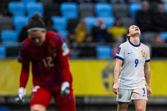 Eugénie Le Sommer of France reacts