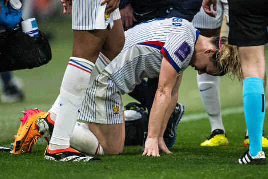 Eugénie Le Sommer of France in pain