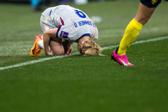 Eugénie Le Sommer of France in pain