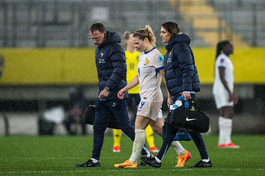 Eugénie Le Sommer of France in pain