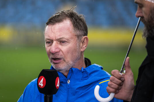 Head coach Peter Gerhardsson of Sweden in Swedish