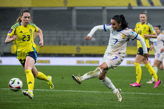 Elin Rubensson of Sweden and Sakina Karchaoui of France