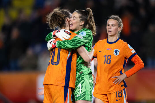 Dominique Janssen and goalkeeper Lize Kop of Netherlands celebrate