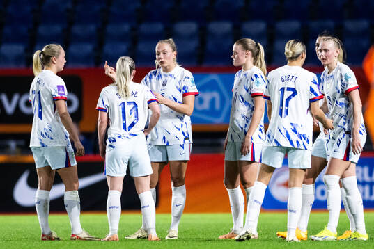 Guro Bergsvand of Norway with Lisa Naalsund, Thea Bjelde, Mathilde Harviken, Celin Bizet Ildhusøy and Karina Sævik during the UEFA Women's Euro Qualifier football match between Netherlands and Norway on April 9, 2024 in Breda. 
