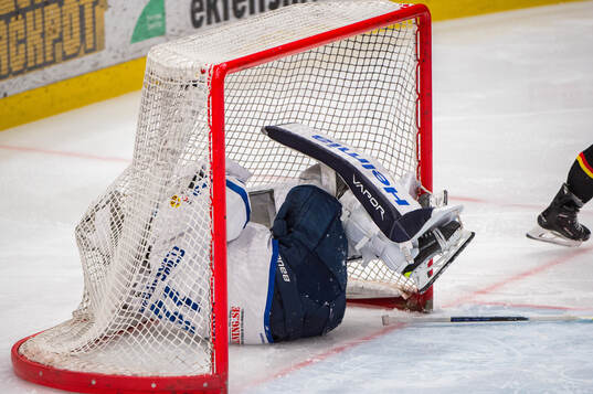 Karlskogas Marcus Hellgren Smed har ont