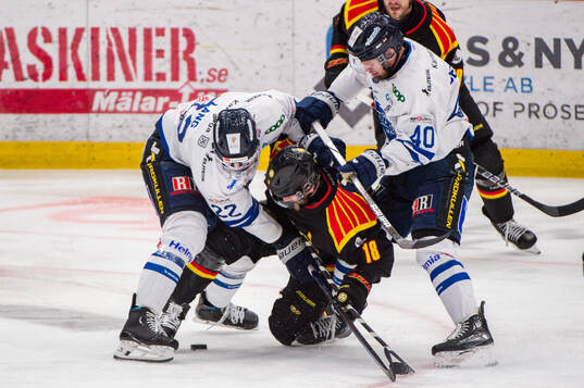 Karlskogas Viktor Lang och Kalle Jellvert mot Brynäs Anton