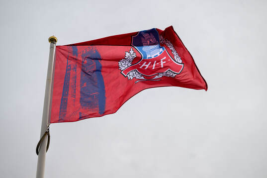 En flagga med Helsingborgs IFs klubbemblem