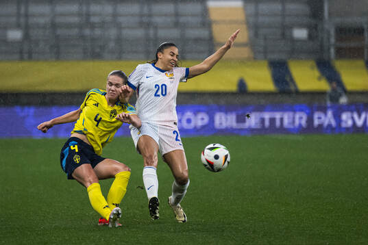 Hanna Lundkvist of Sweden and Delphine Cascarino of France