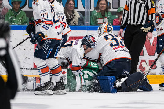 Växjös Gabriel Carlsson och Emil Larmi mot Rögles Henry