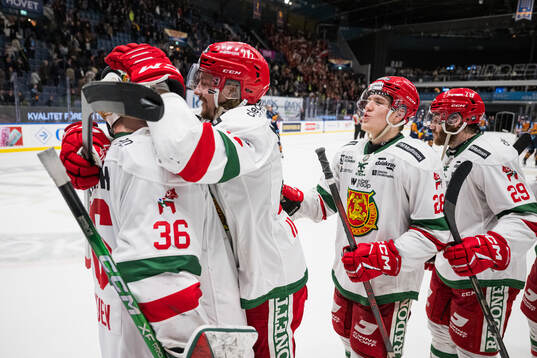 Moras målvakt Waltteri Ignatjew och Filip Björkman jublar