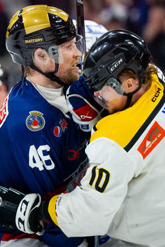 Mathis Olimb of Vålerenga and Ludvig Hoff of Stavanger