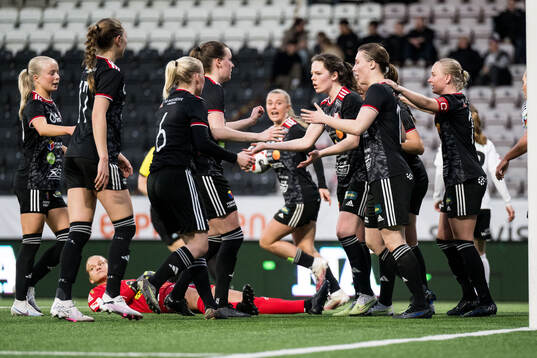 Lidköpings Ida Ahlbom jublar