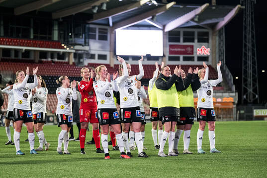 Örebros spelare jublar