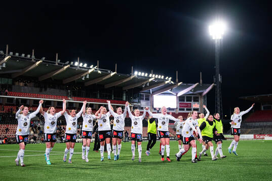Örebros spelare jublar