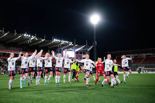Örebros spelare jublar