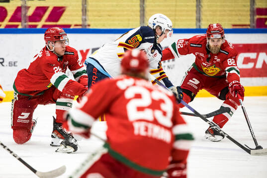 Moras Michael Brandsegg-Nygård och Djurgårdens Melvin