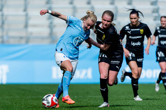 Malmö FFs Nathalie Hoff Persson och Umeås Alva Eriksson