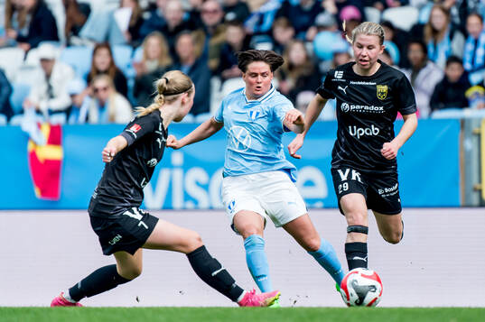 Malmö FFs Ema Paljevic och Umeås Cecilia Ek och Inez Amcoff