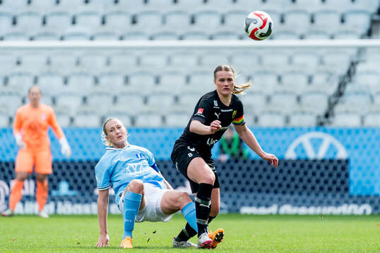 Malmö FFs Sanna Kullberg och Umeås Alexandra Sandström