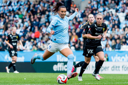 Malmö FFs Malin Gunnarsson och Umeås Emma Becker