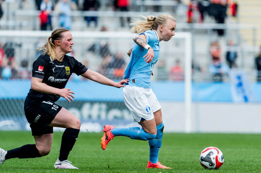 Umeås Alma Davis och Malmö FFs Nathalie Hoff Persson